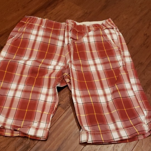 🎉SALE 5 for $15🎉 Red plaid Old Navy shorts - Picture 1 of 1